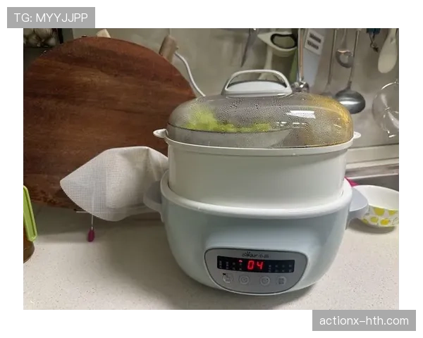 黄雅琼的日常：凌晨四点练完体能，顺手给老公炖了锅燕窝